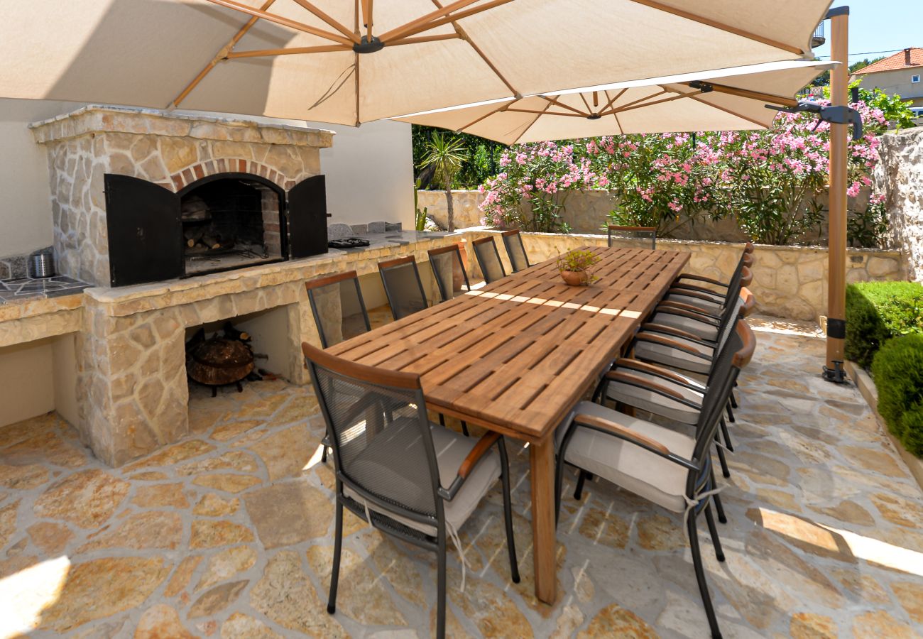 Villa in Dobropoljana - Villa Magna with heated pool