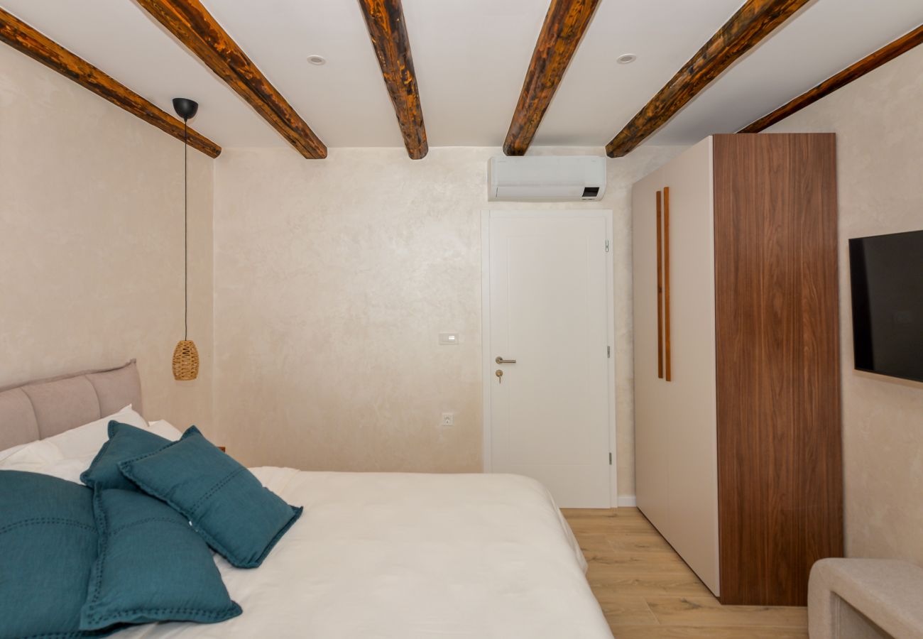 Villa in Dobropoljana - Villa Magna with heated pool