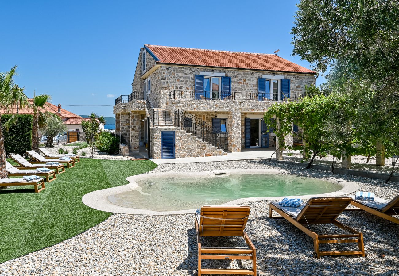 Villa in Dobropoljana - Villa Magna with heated pool