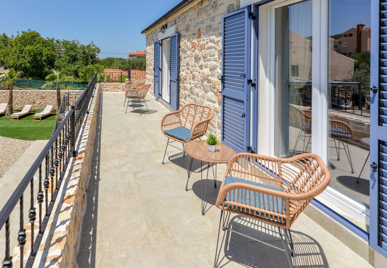 Villa in Dobropoljana - Villa Magna with heated pool