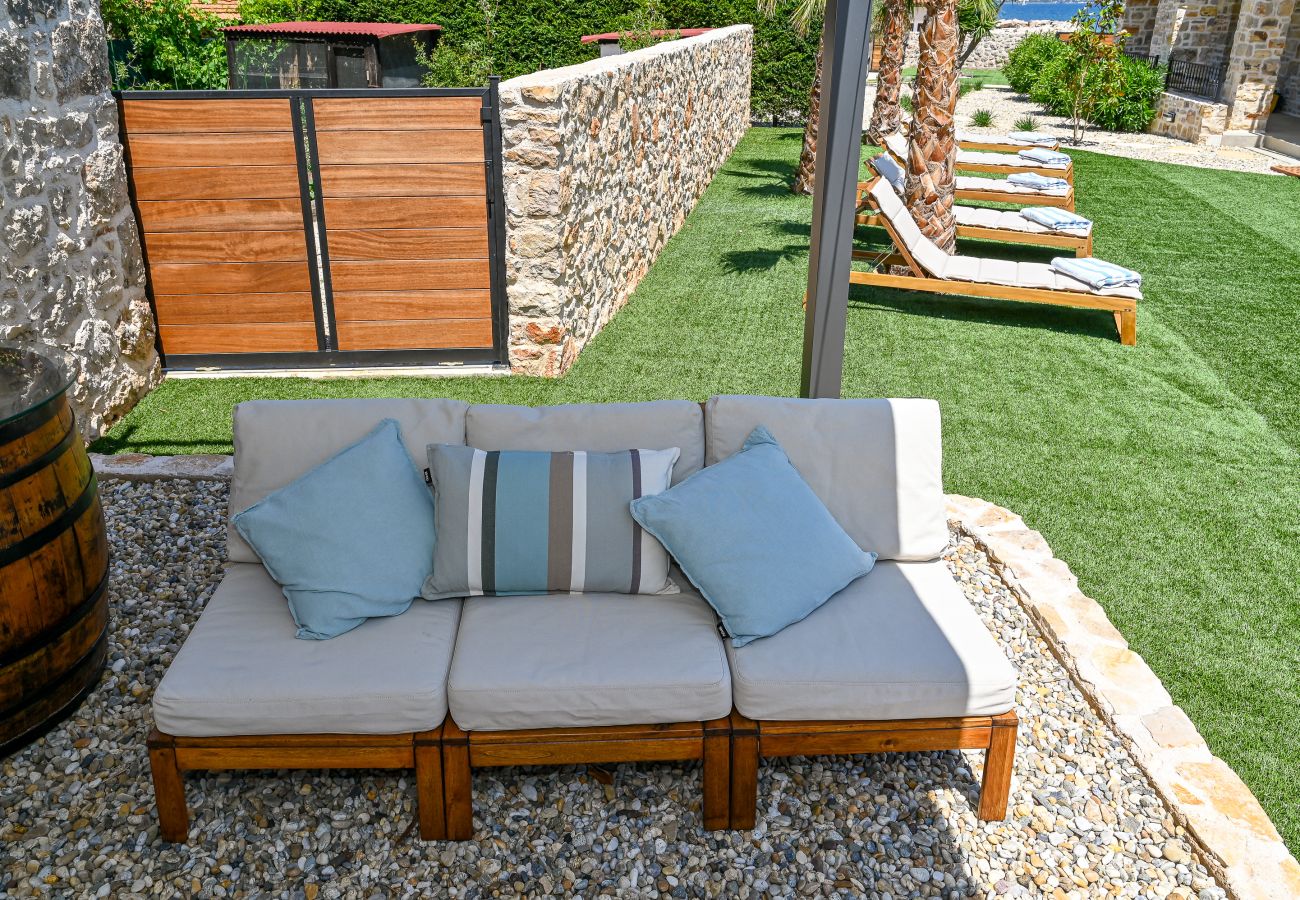 Villa in Dobropoljana - Villa Magna with heated pool