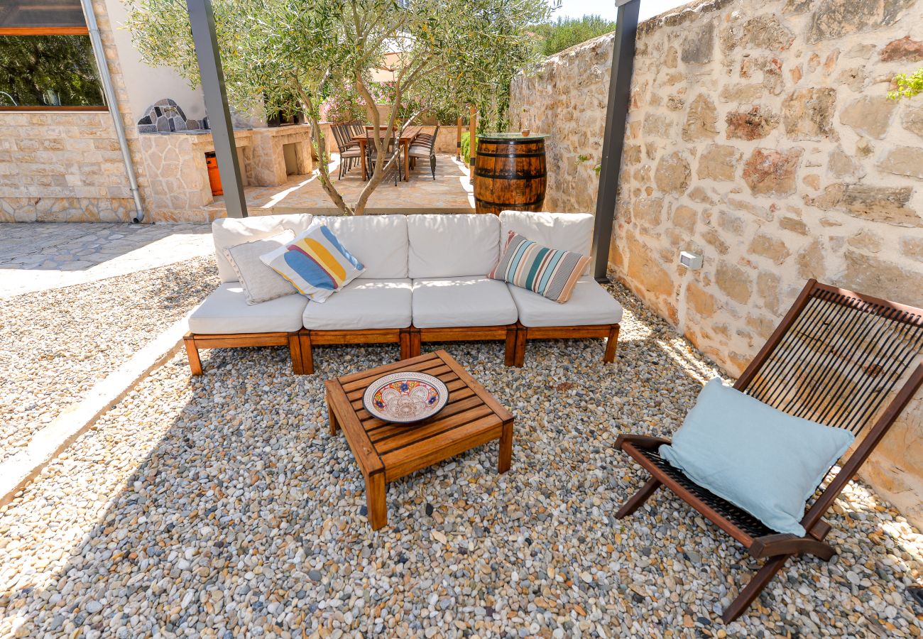 Villa in Dobropoljana - Villa Magna with heated pool