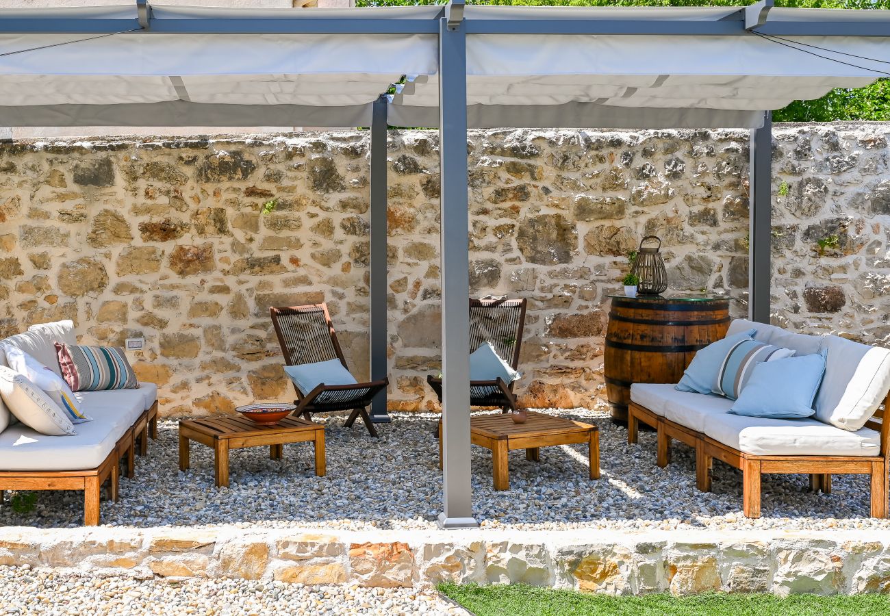 Villa in Dobropoljana - Villa Magna with heated pool