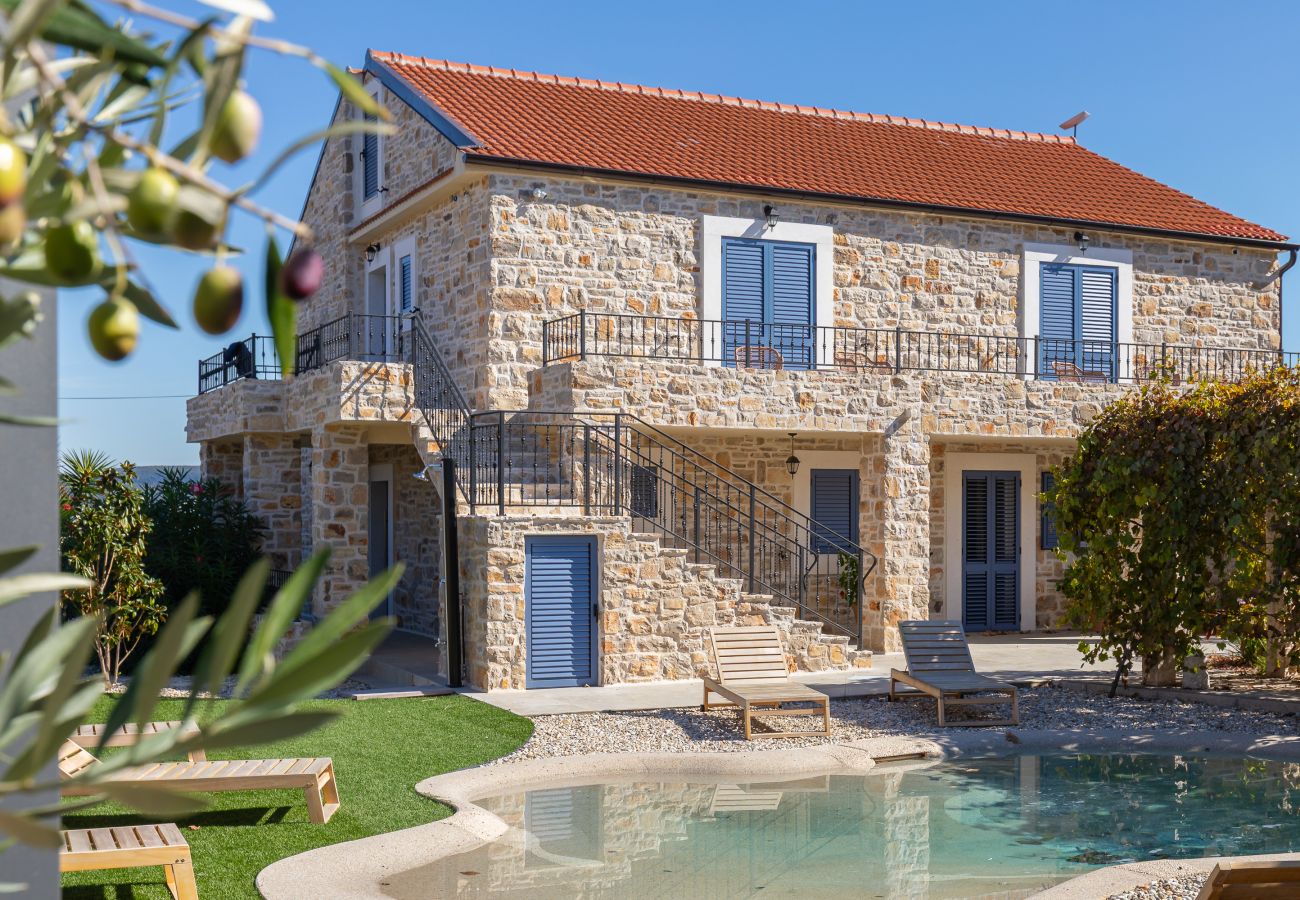 Villa in Dobropoljana - Villa Magna with heated pool