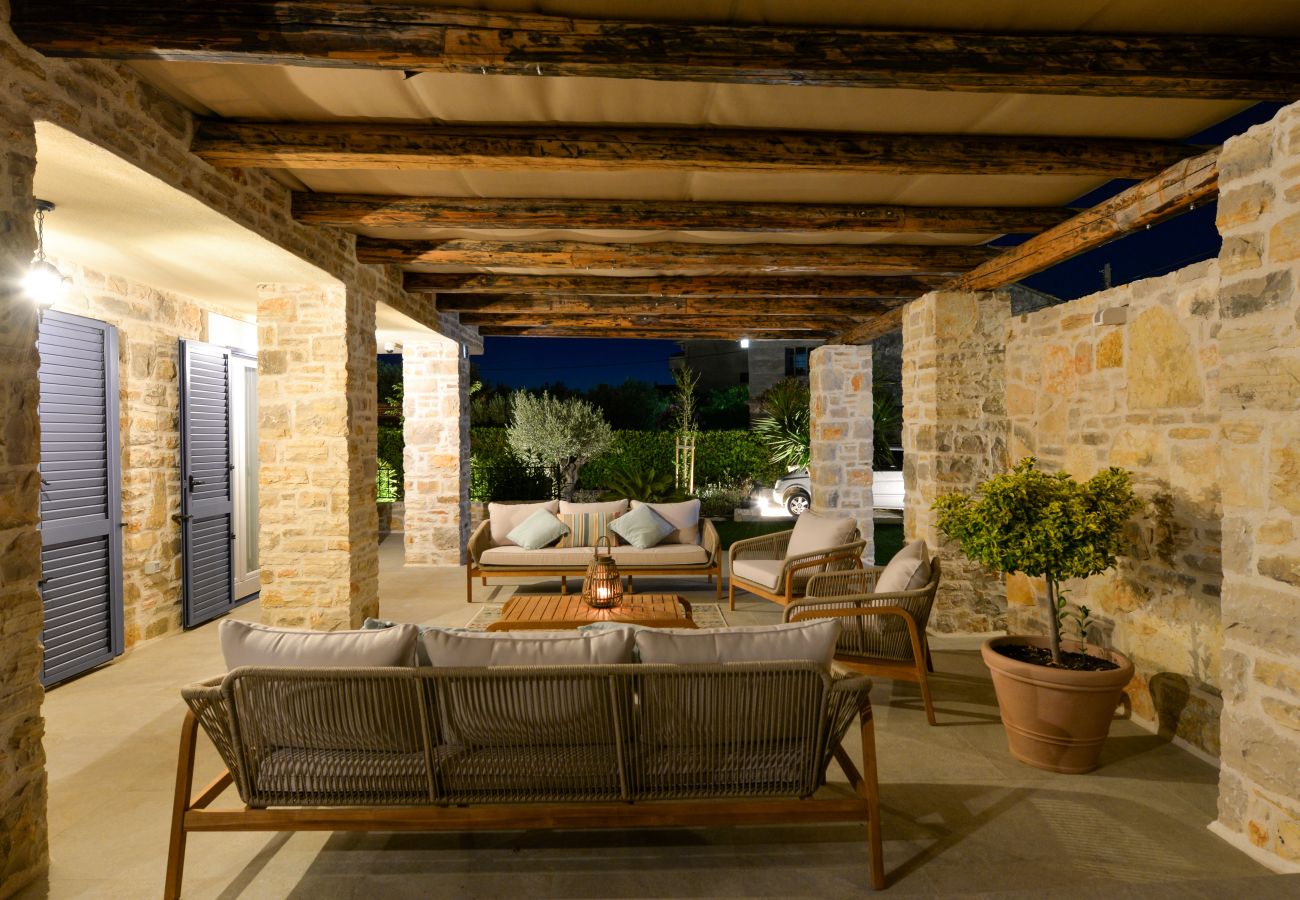 Villa in Dobropoljana - Villa Magna with heated pool