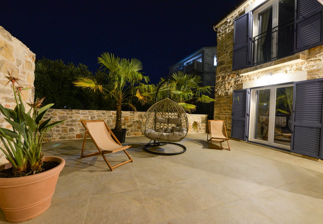 Villa in Dobropoljana - Villa Magna with heated pool