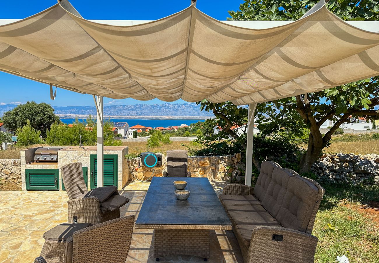 House in Vir - Holiday Home Artano with Private Pool
