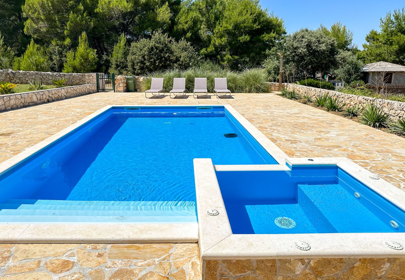 House in Vir - Holiday Home Artano with Private Pool