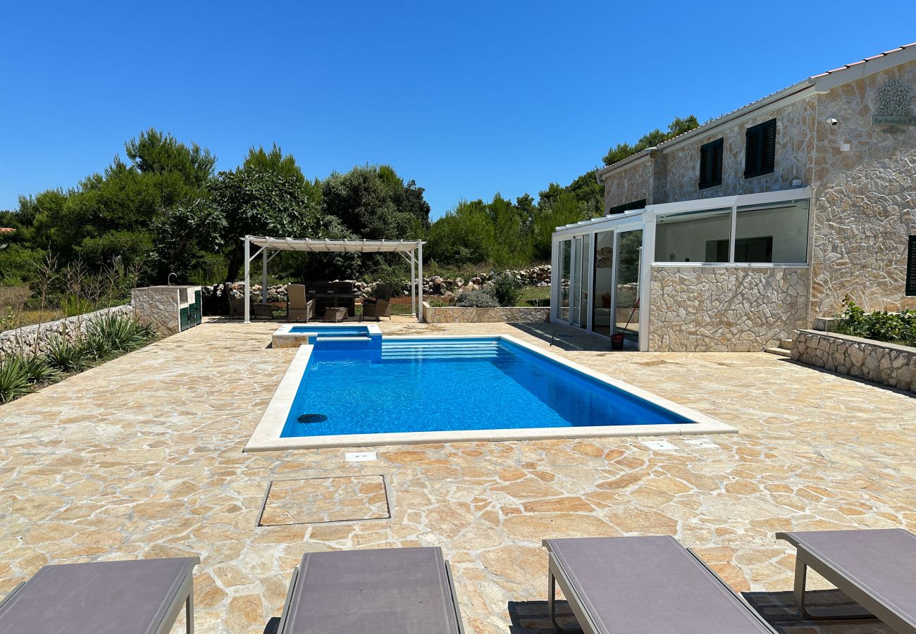 House in Vir - Holiday Home Artano with Private Pool