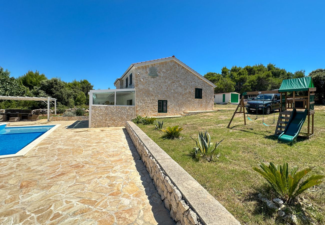House in Vir - Holiday Home Artano with Private Pool