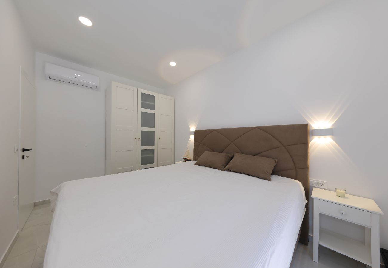 Apartment in Rovanjska - Apartment Bay View with Private Pool