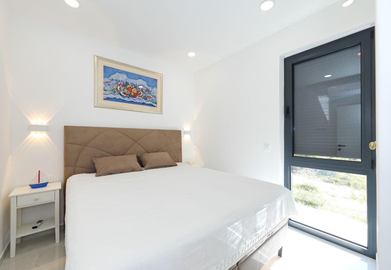 Apartment in Rovanjska - Apartment Bay View with Private Pool