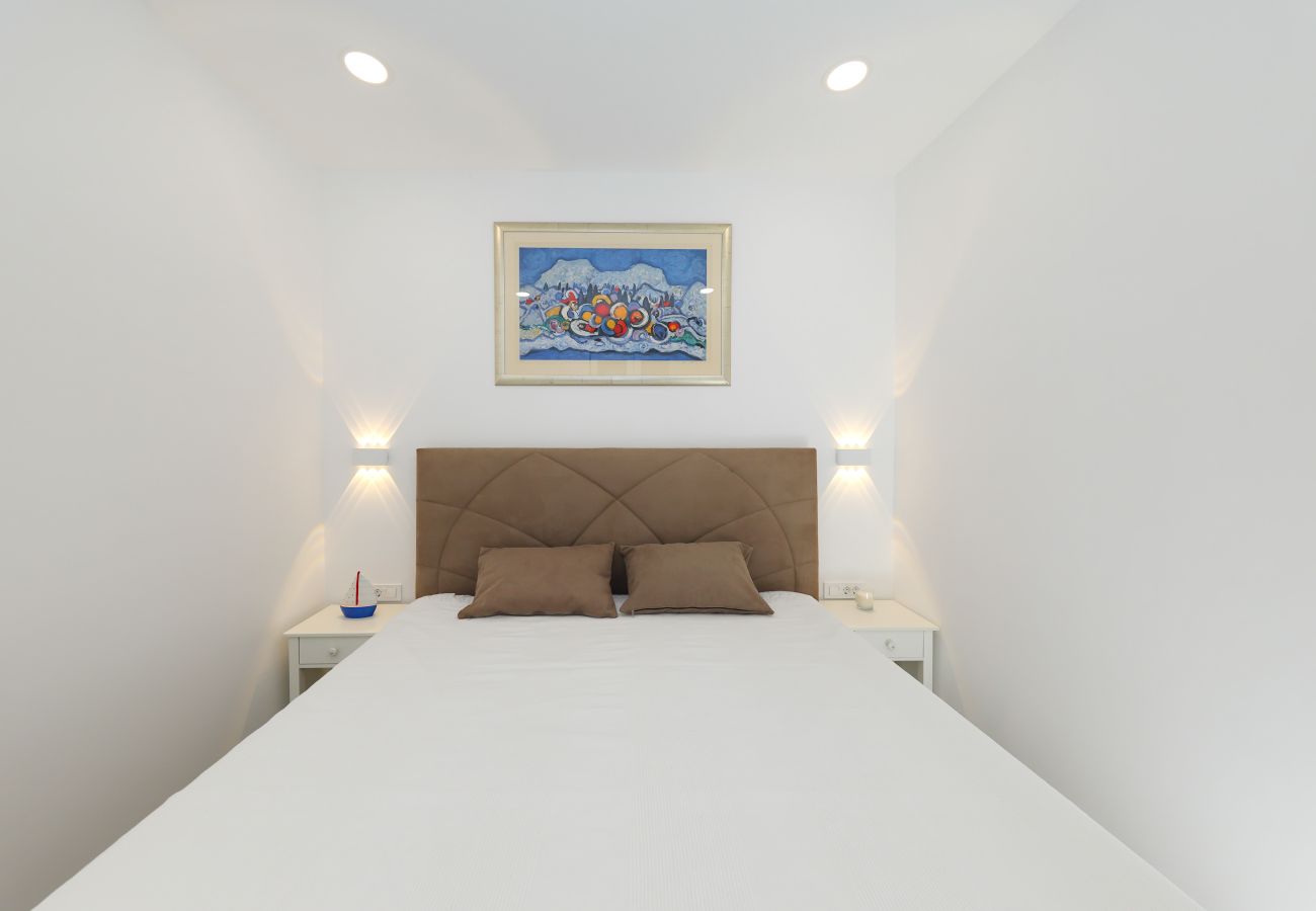 Apartment in Rovanjska - Apartment Bay View with Private Pool