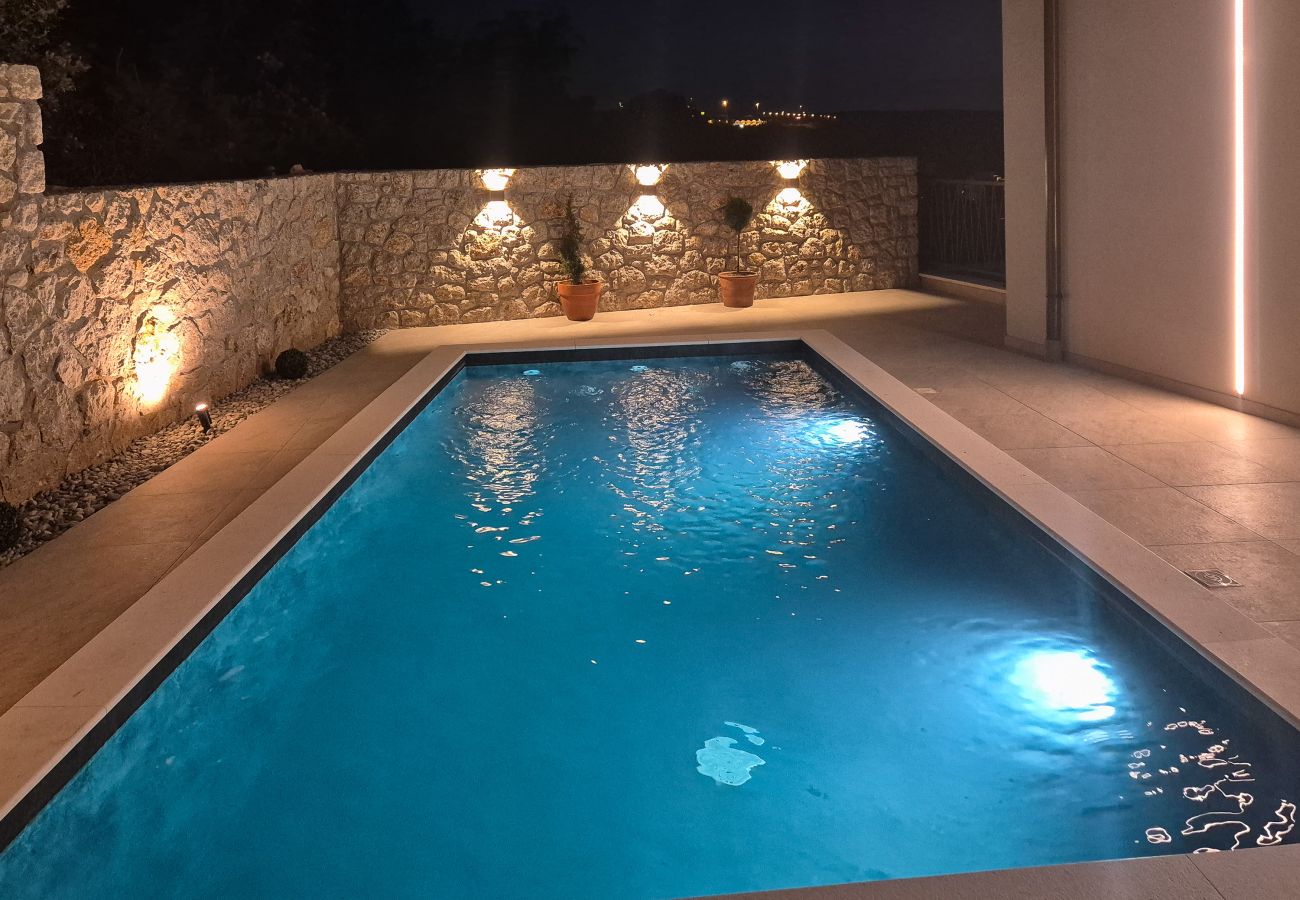 Apartment in Rovanjska - Apartment Bay View with Private Pool