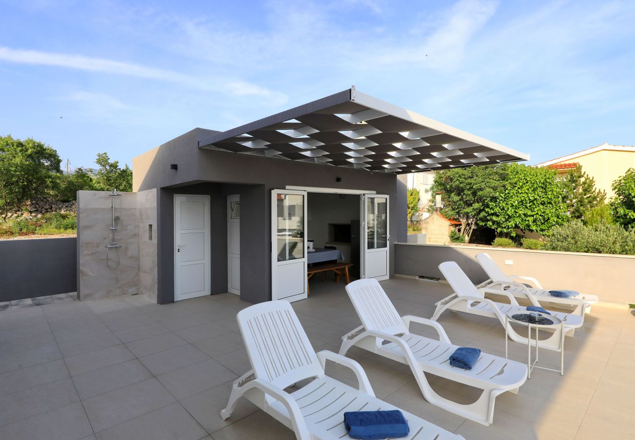 House in Maslenica - Holiday Home Maslenica with Heated Private Pool