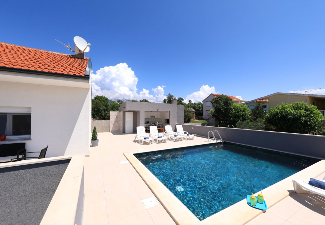 House in Maslenica - Holiday Home Maslenica with Heated Private Pool
