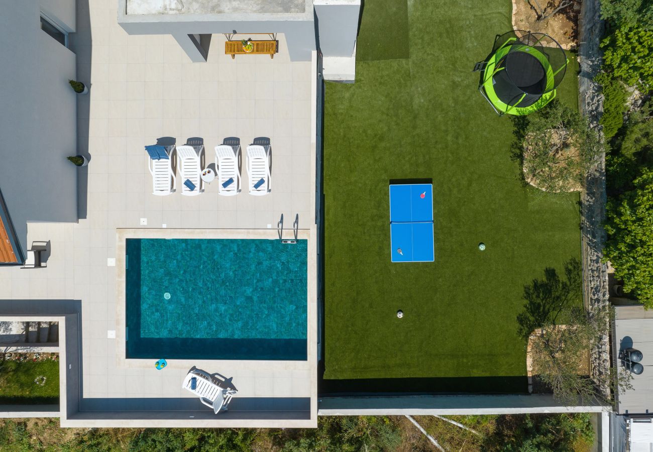 House in Maslenica - Holiday Home Maslenica with Heated Private Pool