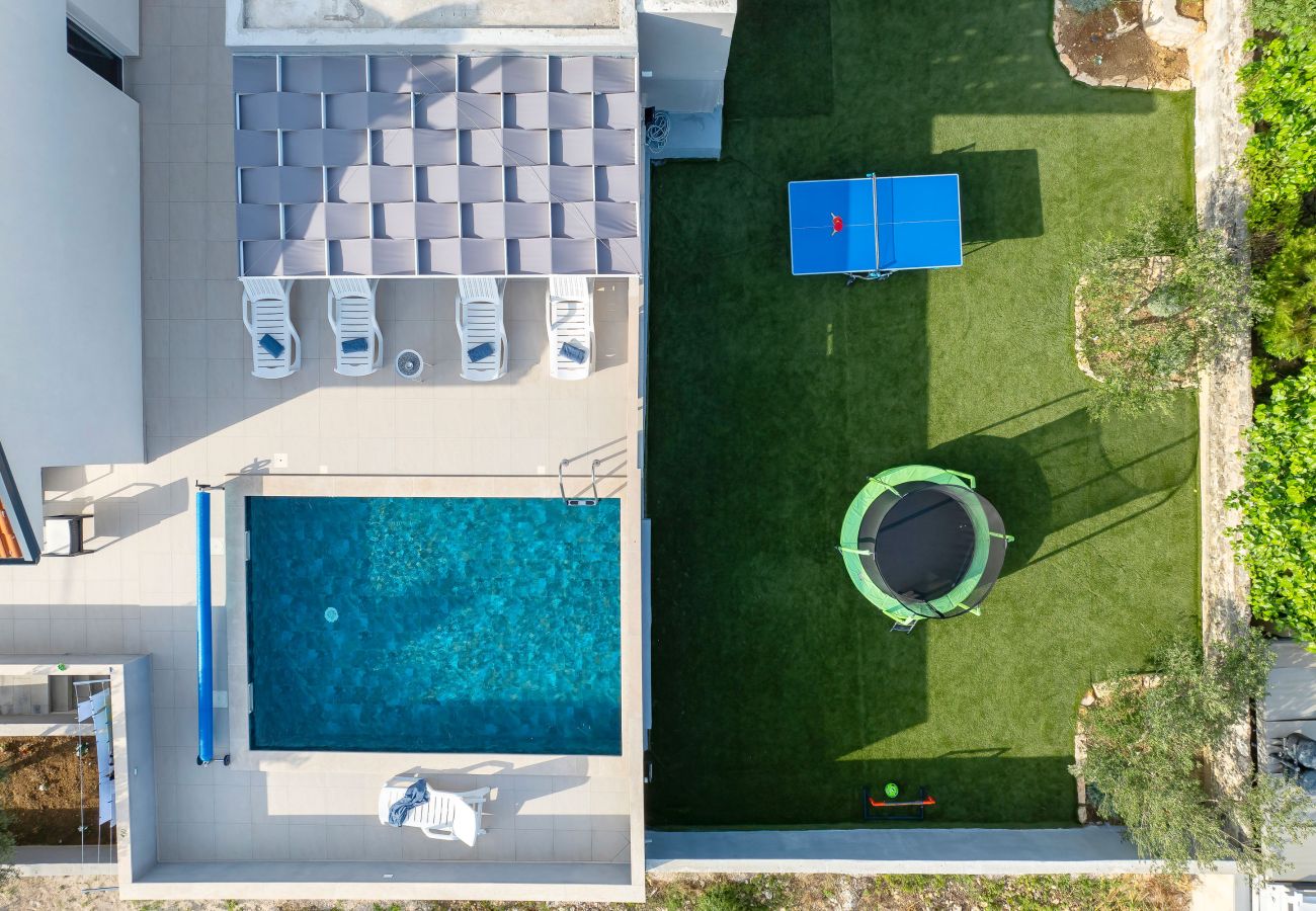 House in Maslenica - Holiday Home Maslenica with Heated Private Pool