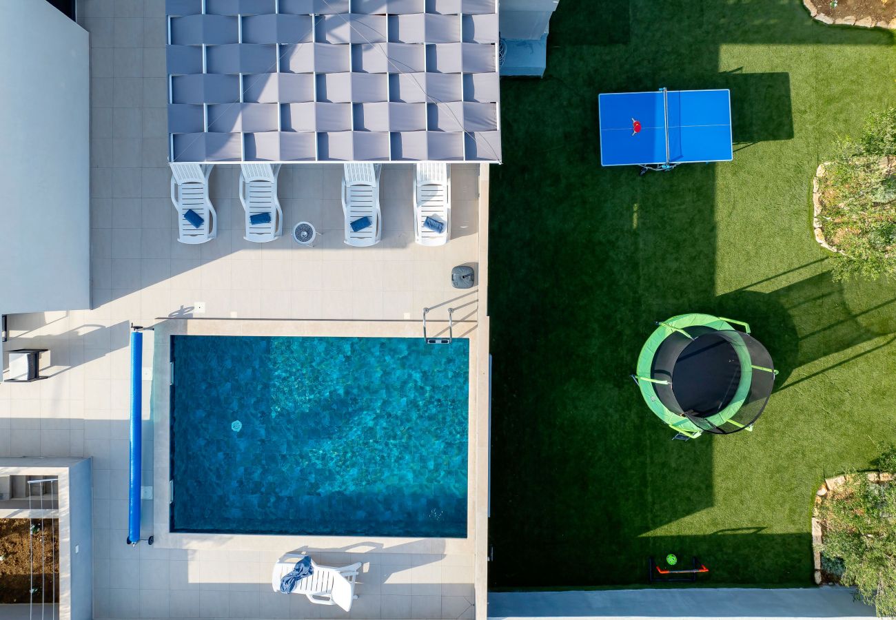 House in Maslenica - Holiday Home Maslenica with Heated Private Pool