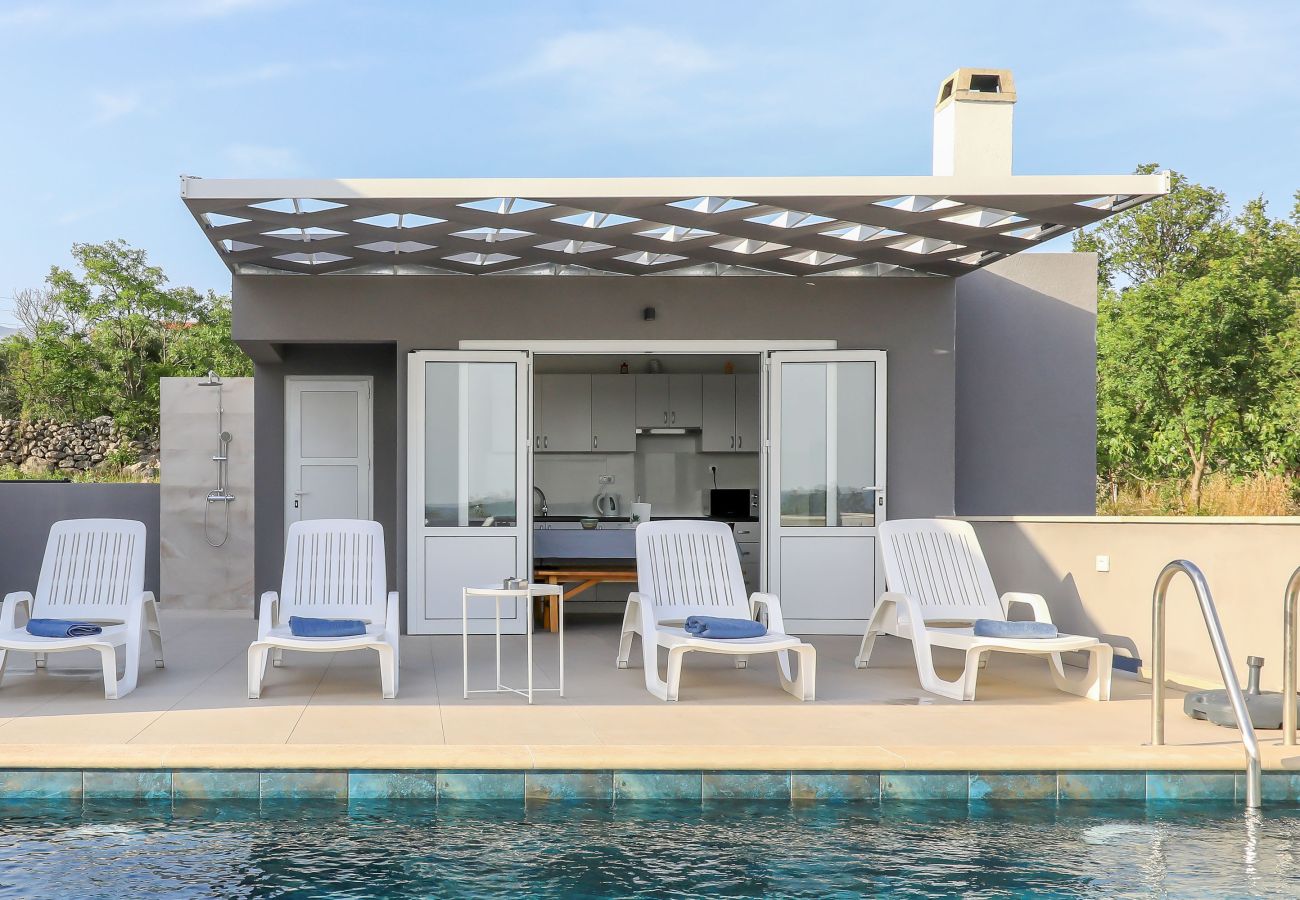 House in Maslenica - Holiday Home Maslenica with Heated Private Pool