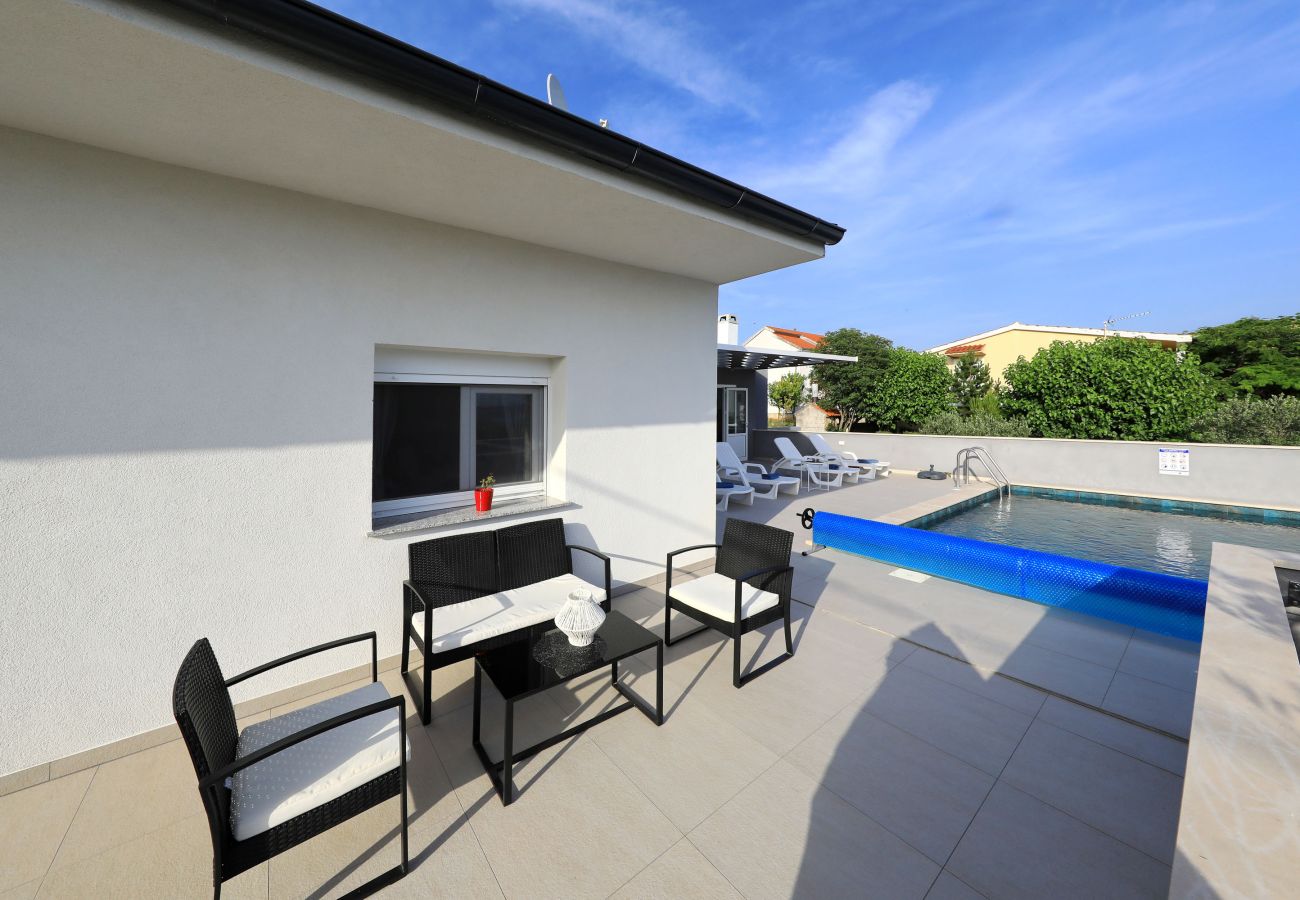 House in Maslenica - Holiday Home Maslenica with Heated Private Pool