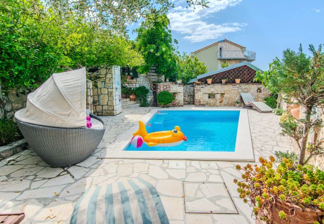 House in Maslenica - Holiday Home Gordana with Private Pool