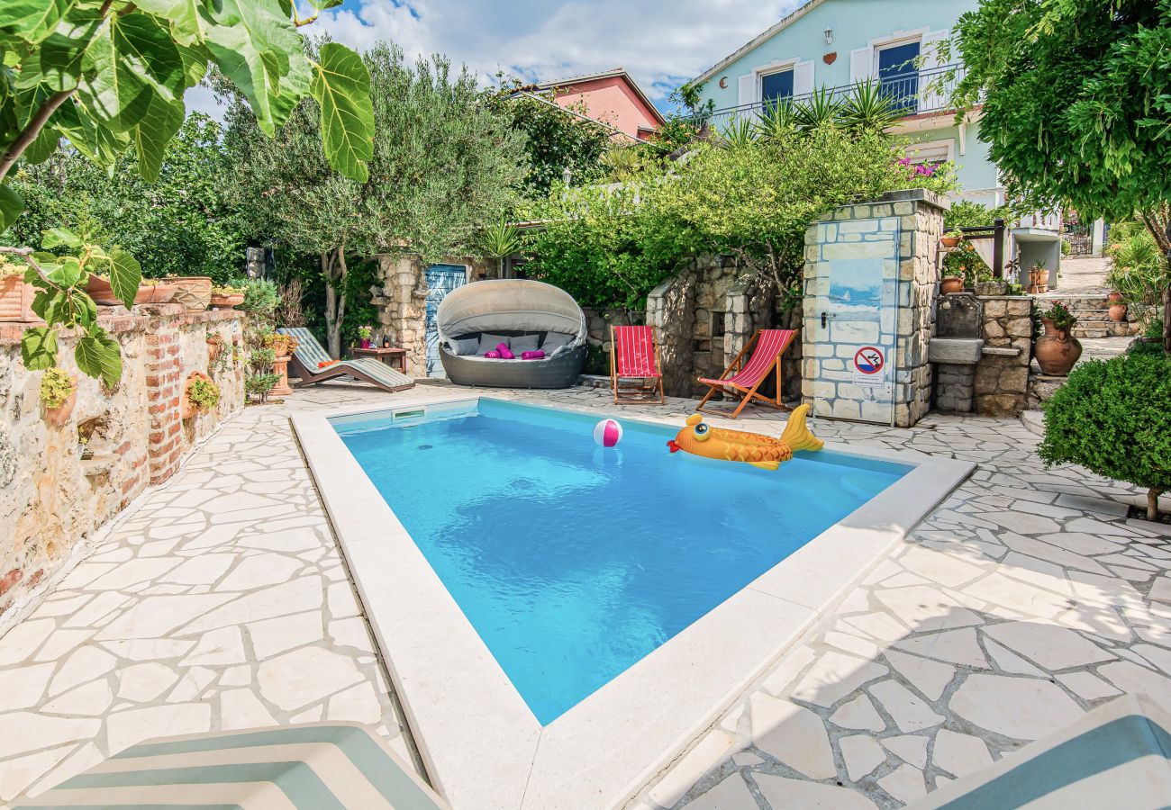 House in Maslenica - Holiday Home Gordana with Private Pool