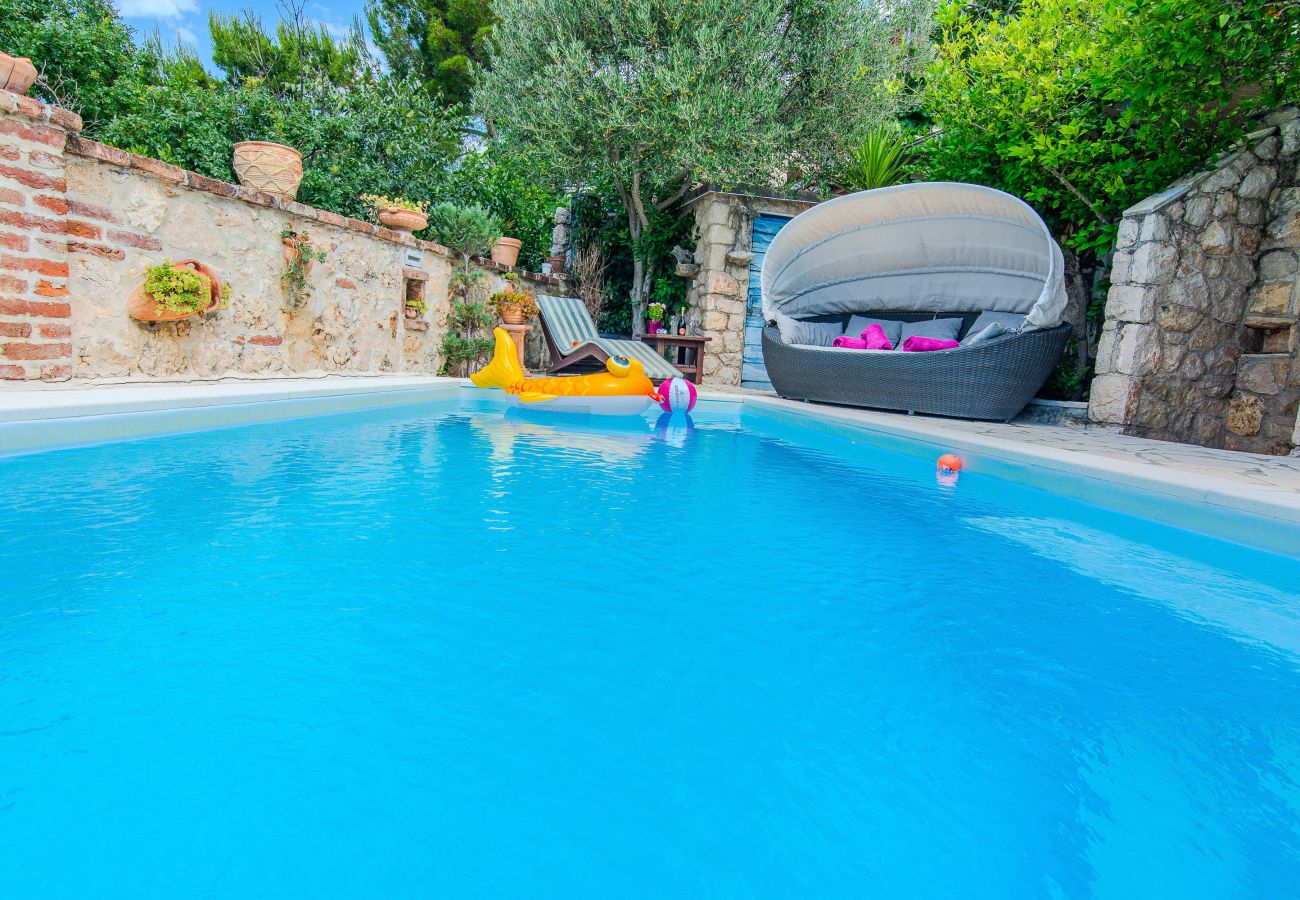 House in Maslenica - Holiday Home Gordana with Private Pool