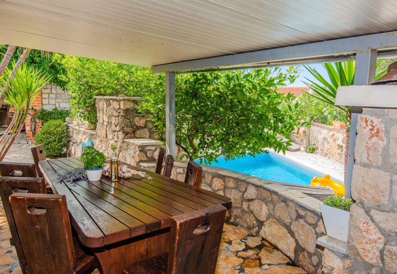 House in Maslenica - Holiday Home Gordana with Private Pool