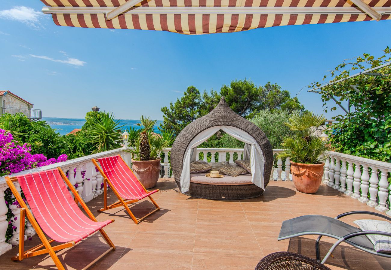House in Maslenica - Holiday Home Gordana with Private Pool