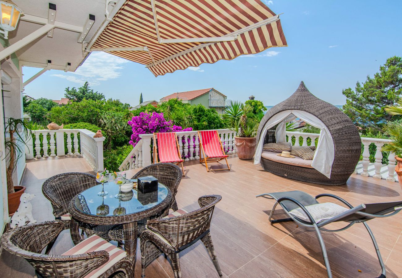 House in Maslenica - Holiday Home Gordana with Private Pool