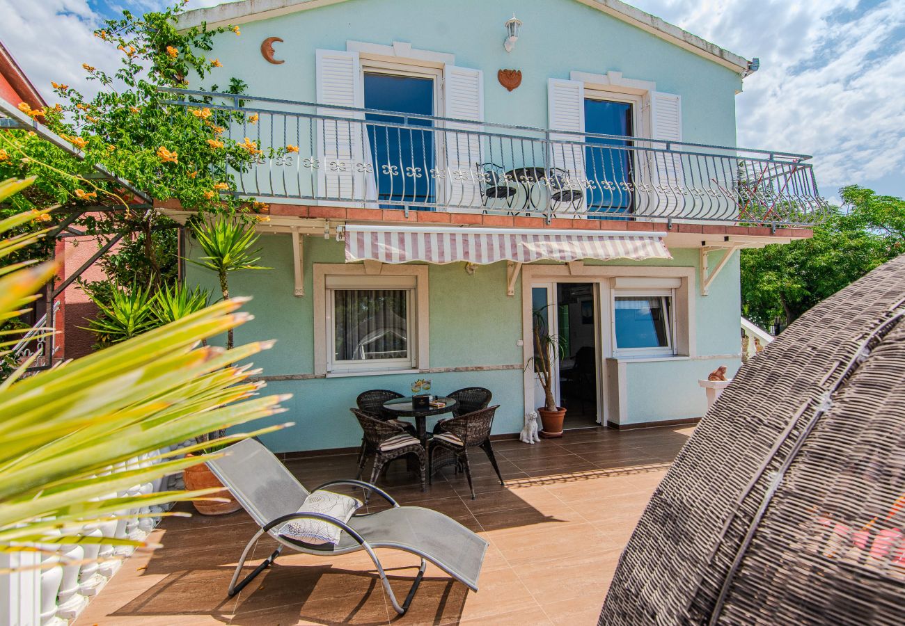 House in Maslenica - Holiday Home Gordana with Private Pool