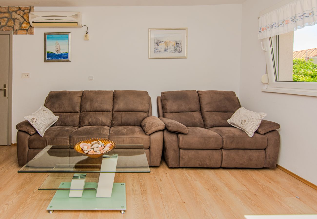 House in Maslenica - Holiday Home Gordana with Private Pool