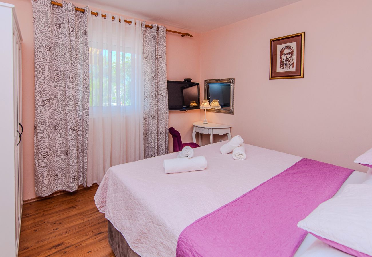 House in Maslenica - Holiday Home Gordana with Private Pool