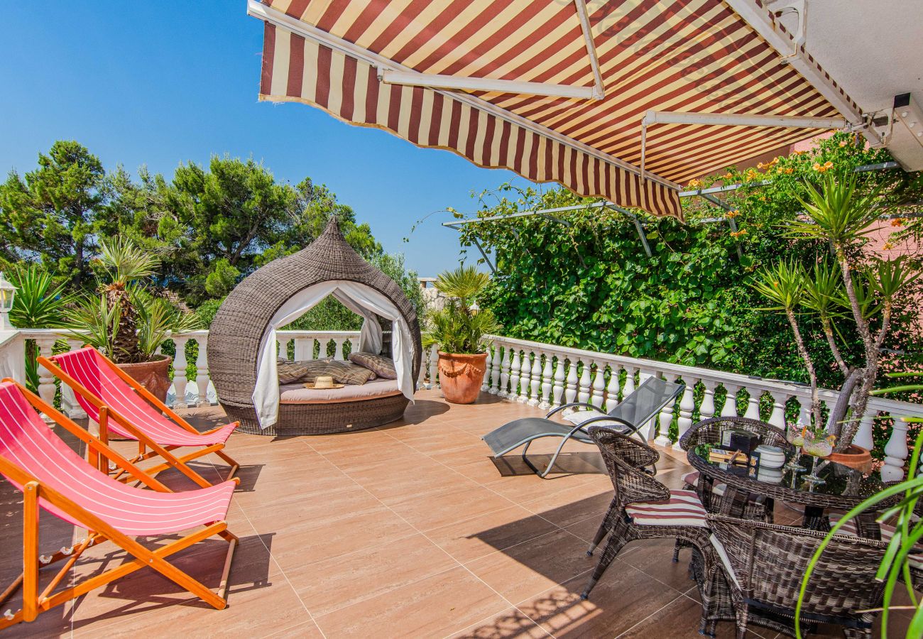 House in Maslenica - Holiday Home Gordana with Private Pool