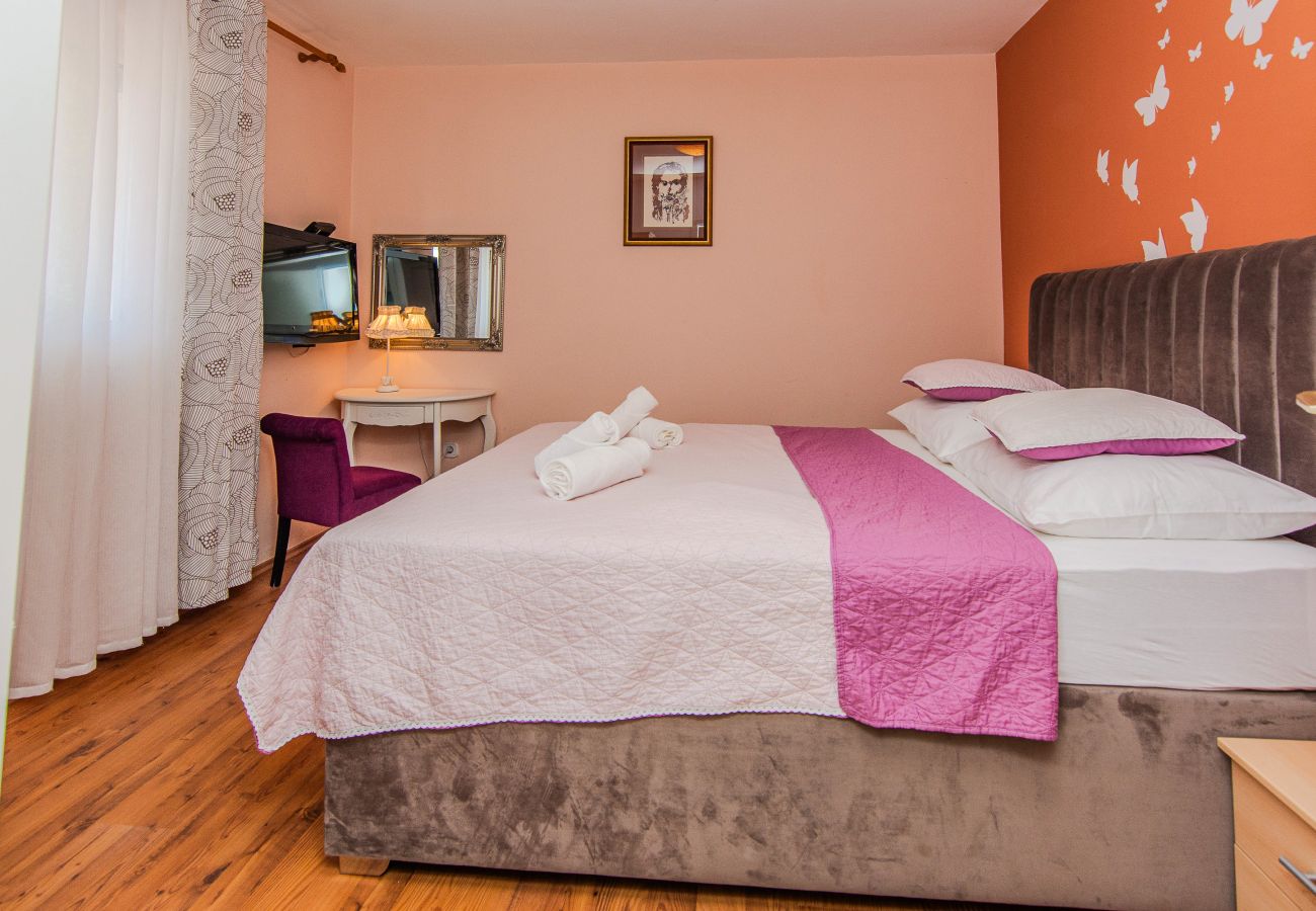 House in Maslenica - Holiday Home Gordana with Private Pool