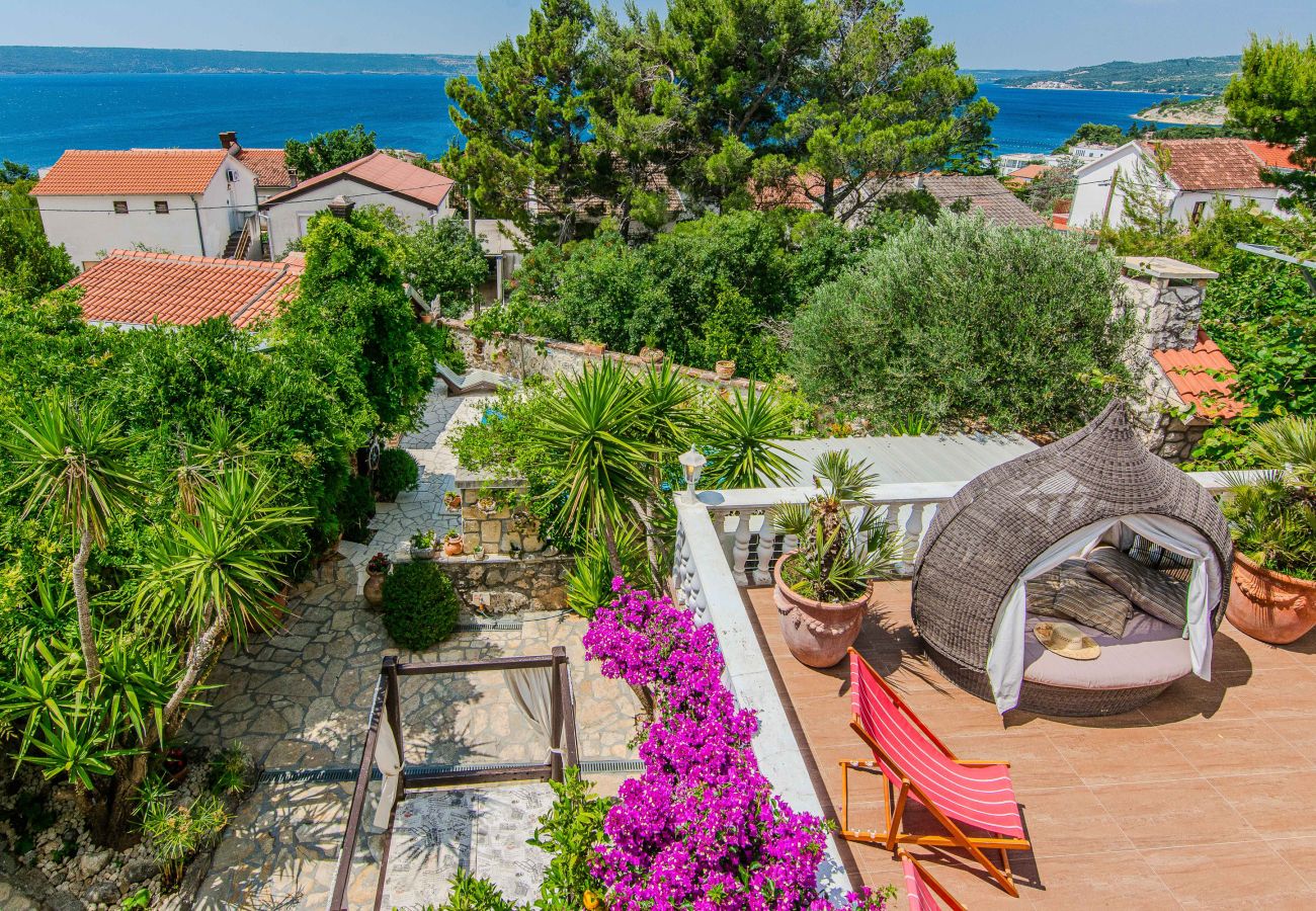 House in Maslenica - Holiday Home Gordana with Private Pool