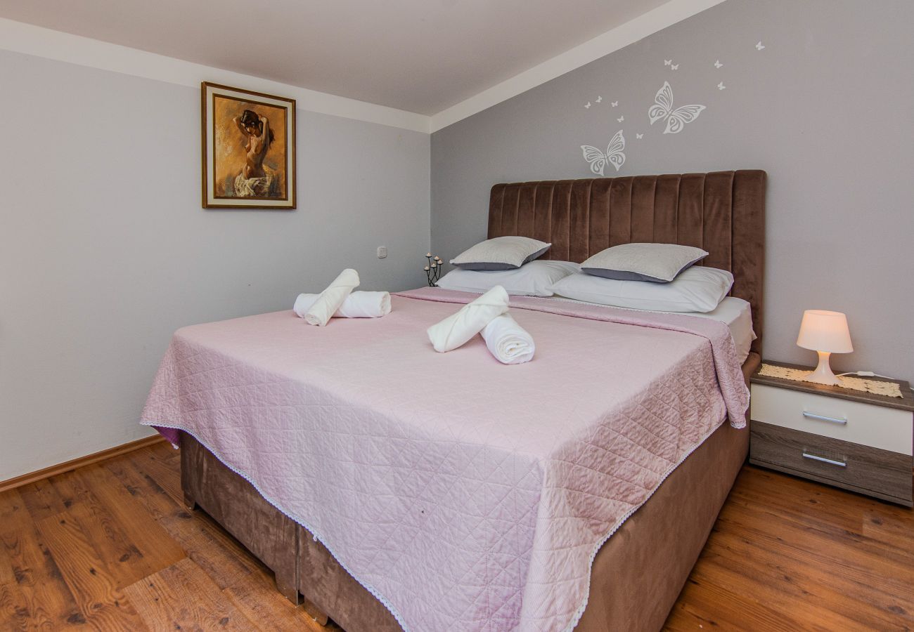 House in Maslenica - Holiday Home Gordana with Private Pool