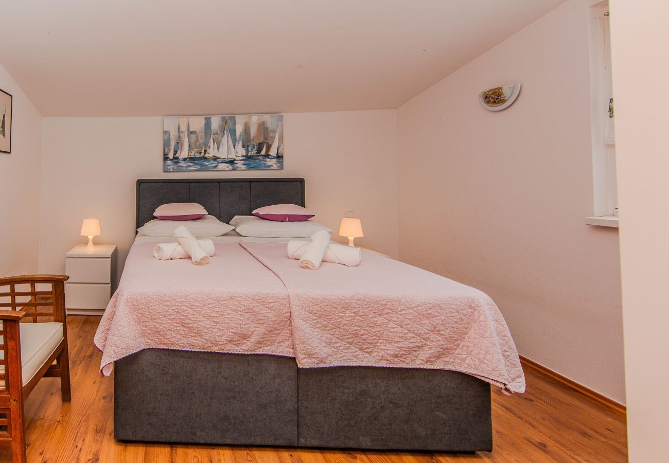 House in Maslenica - Holiday Home Gordana with Private Pool