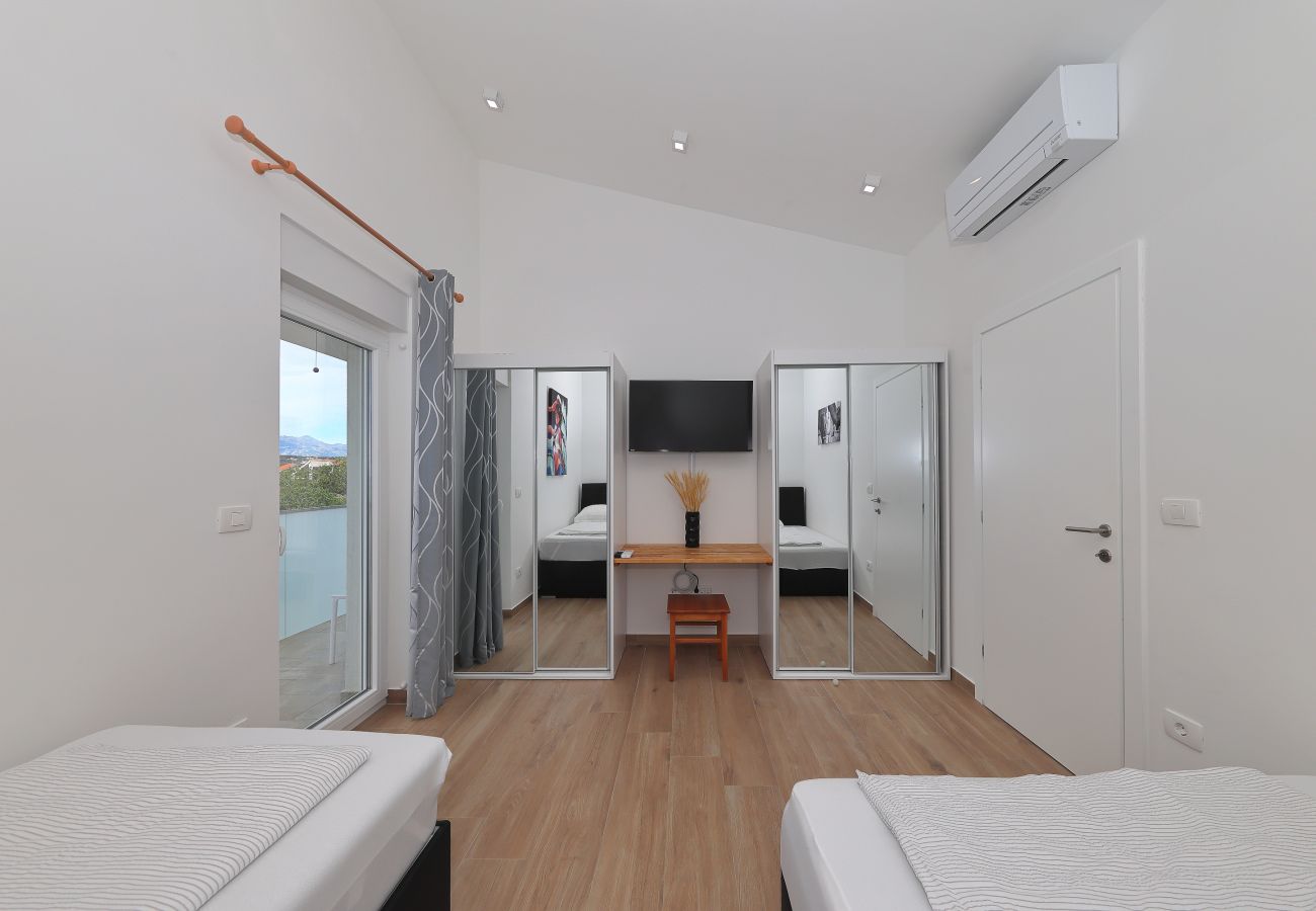 Villa in Ljubac -  Villa with Infinity Pool by the Sea