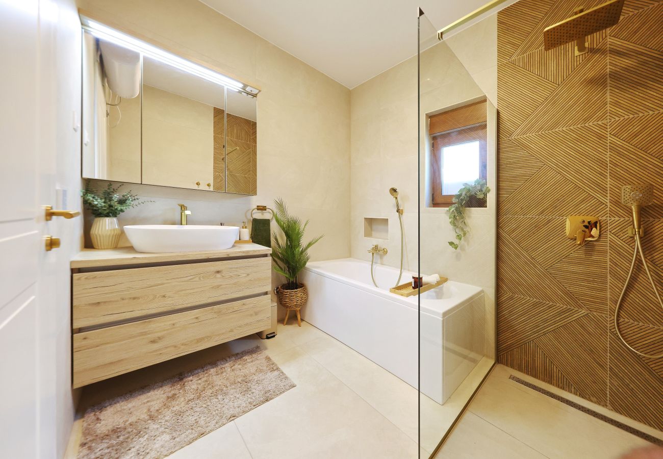 Modern bathroom of Villa Diaria with washbasin, bathtub and walk-in shower in Vrsi
