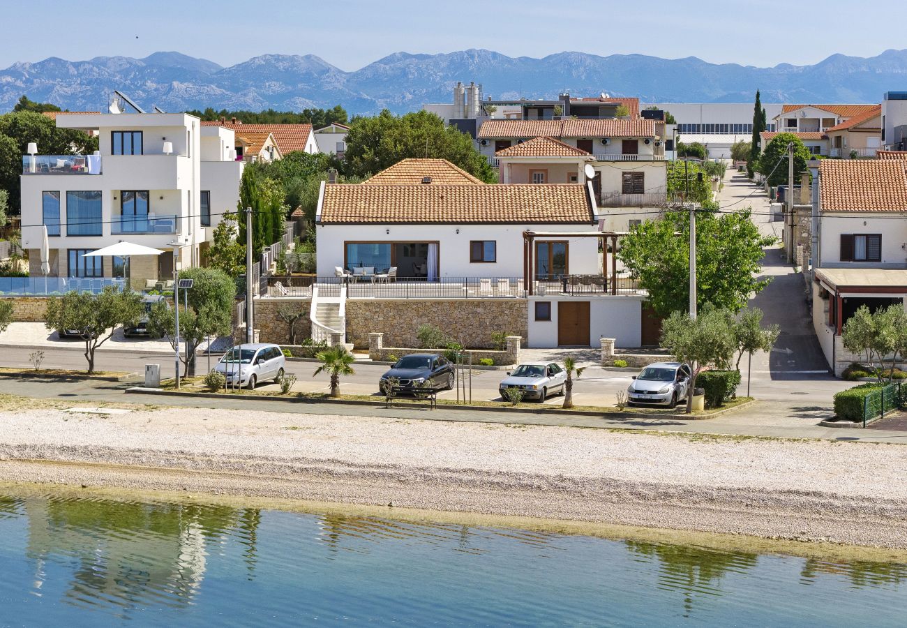 Exterior view of Villa Diaria in Vrsi with beach, sea and Velebit mountains in the background