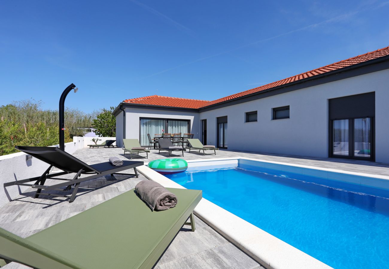 House in Vrsi - Holiday Home Casa Profonda with Pool