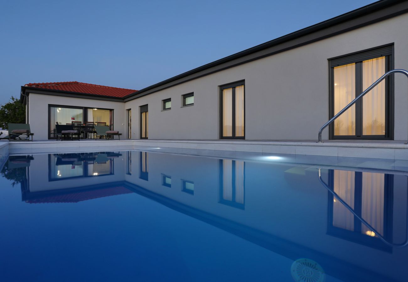 House in Vrsi - Holiday Home Casa Profonda with Pool