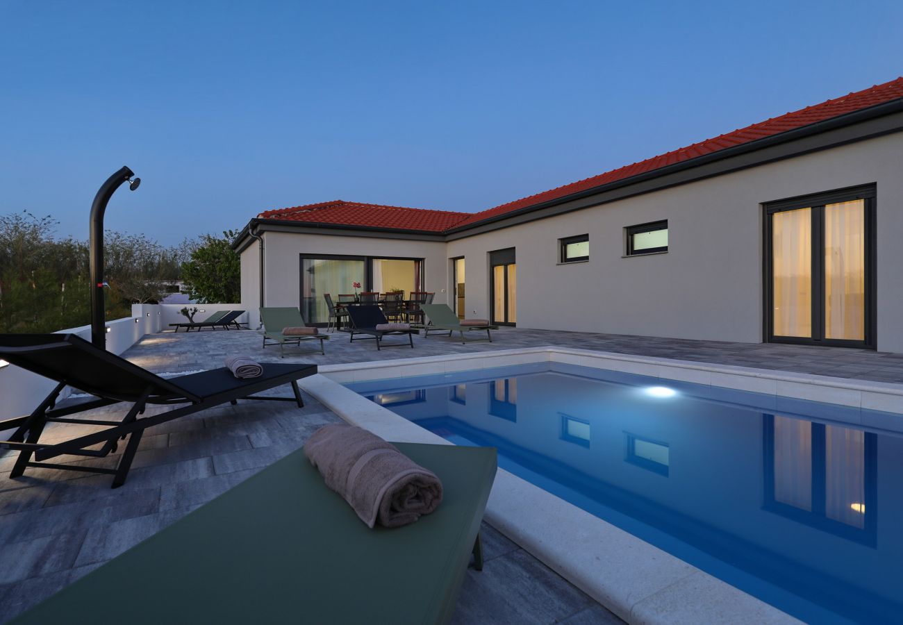 House in Vrsi - Holiday Home Casa Profonda with Pool