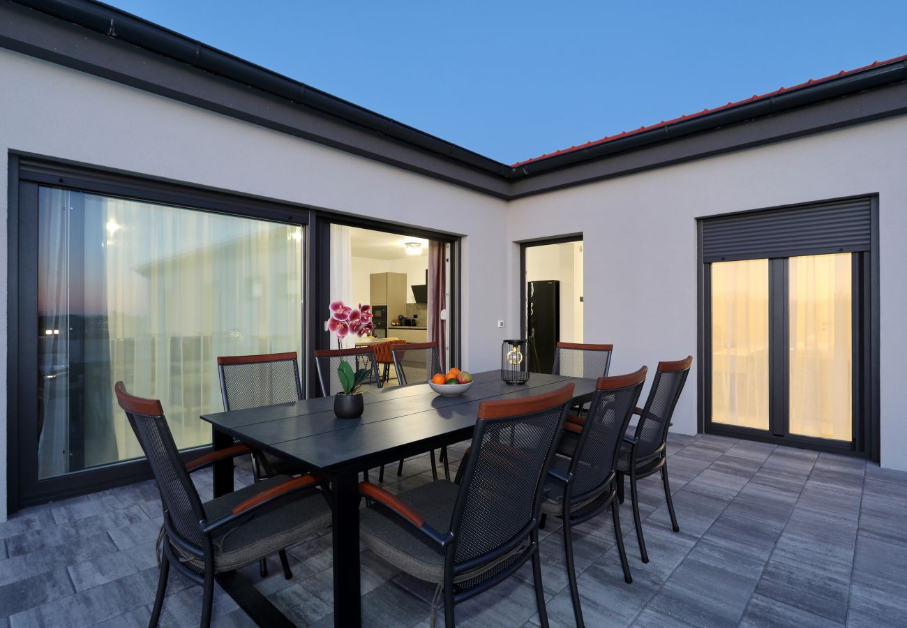 House in Vrsi - Holiday Home Casa Profonda with Pool