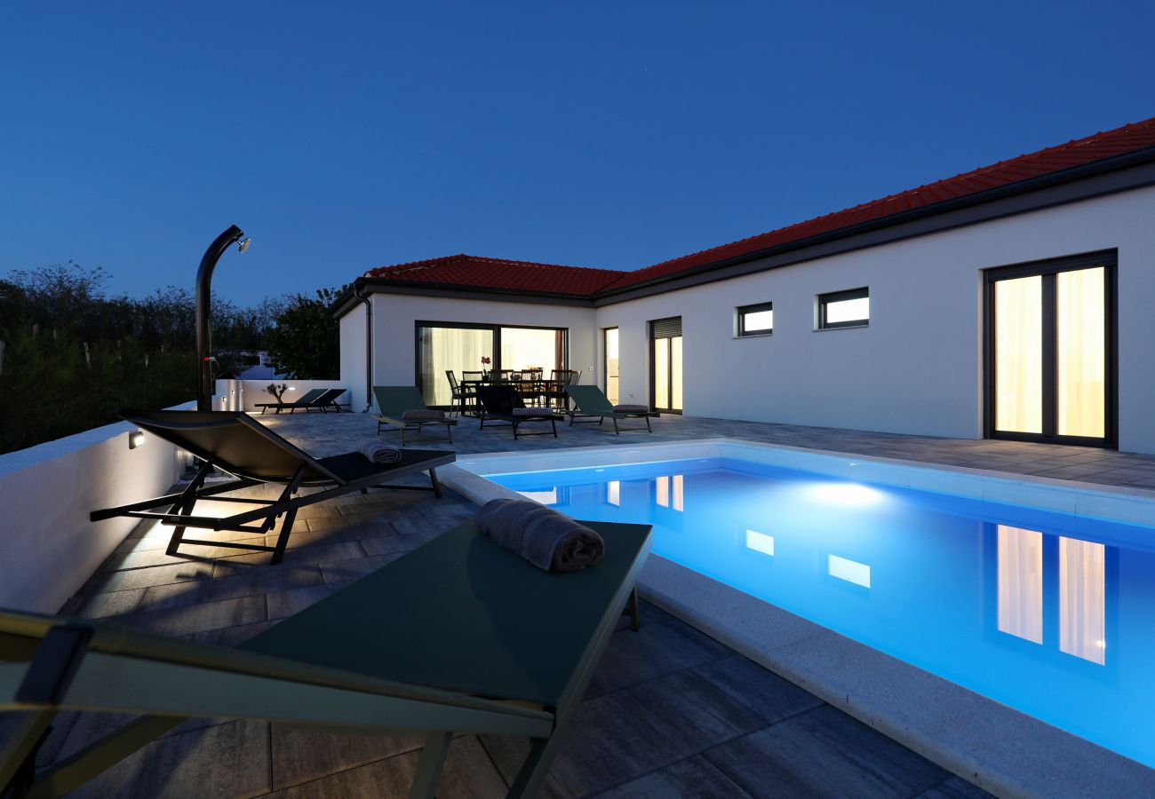 House in Vrsi - Holiday Home Casa Profonda with Pool