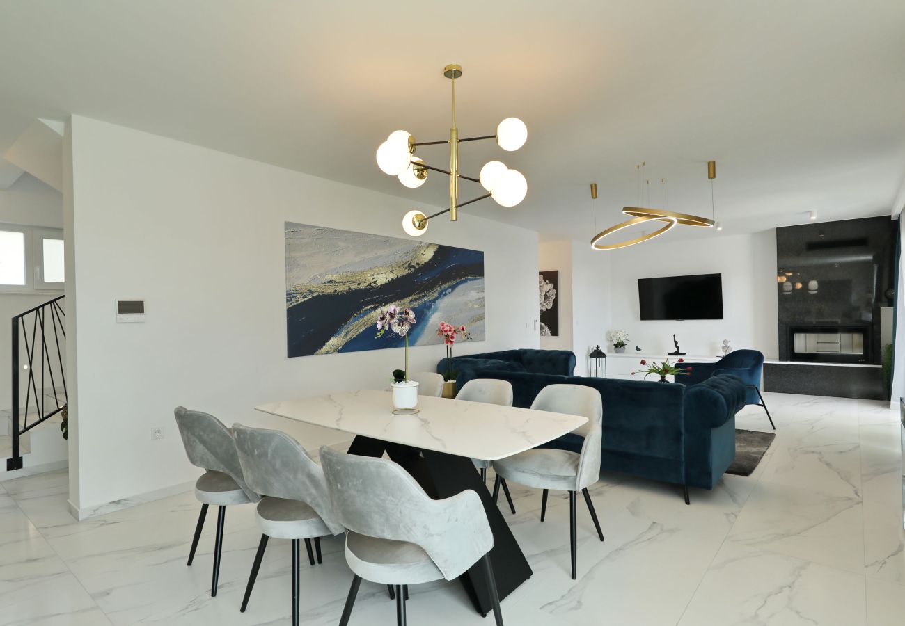 Villa in Zadar - Villa Depaja with Heated Pool