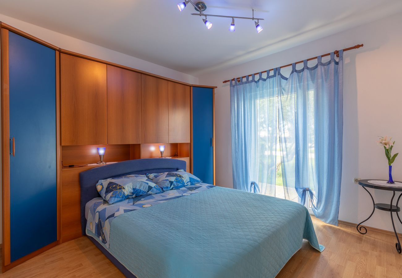 Ferienhaus in Vir - Ferienhaus Manuela mit privatem Strandzugang