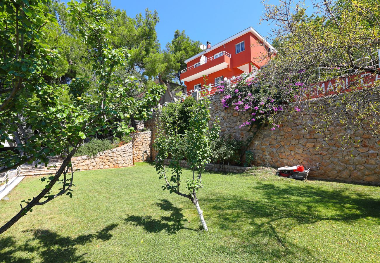 Ferienwohnung in Starigrad - Ferienwohnung Candela 4 direkt am Meer